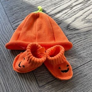 Carter’s pumpkin hat and socks infant 6 months